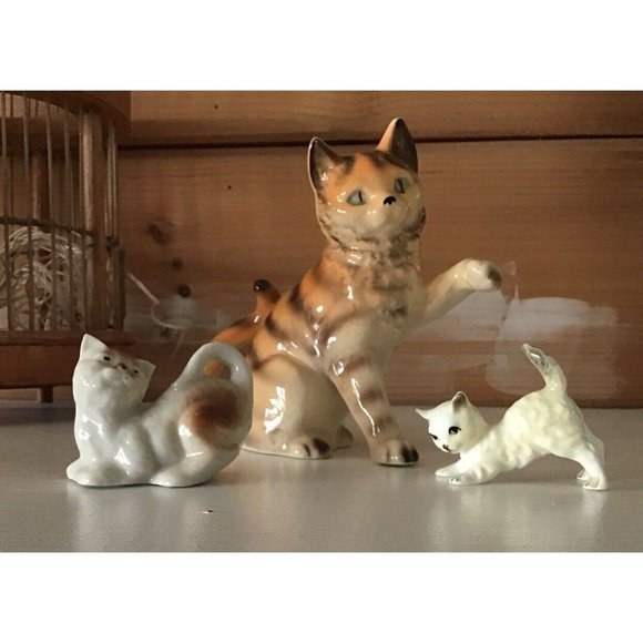 Lot of (3) Small & Medium Vintage Cat/Kitten Figurines - Picture 3 of 4